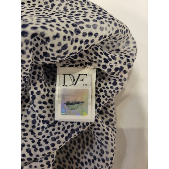 Diane Von Furstenberg Blouse Womens 8 Silk Chiffon Roll Tab Sheer Lightweight - Picture 10 of 13